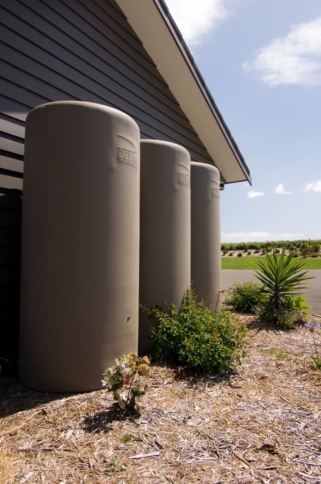 Devan Tanks 3,000L Devan Stormbank Slimline Water Tank — Rural Water